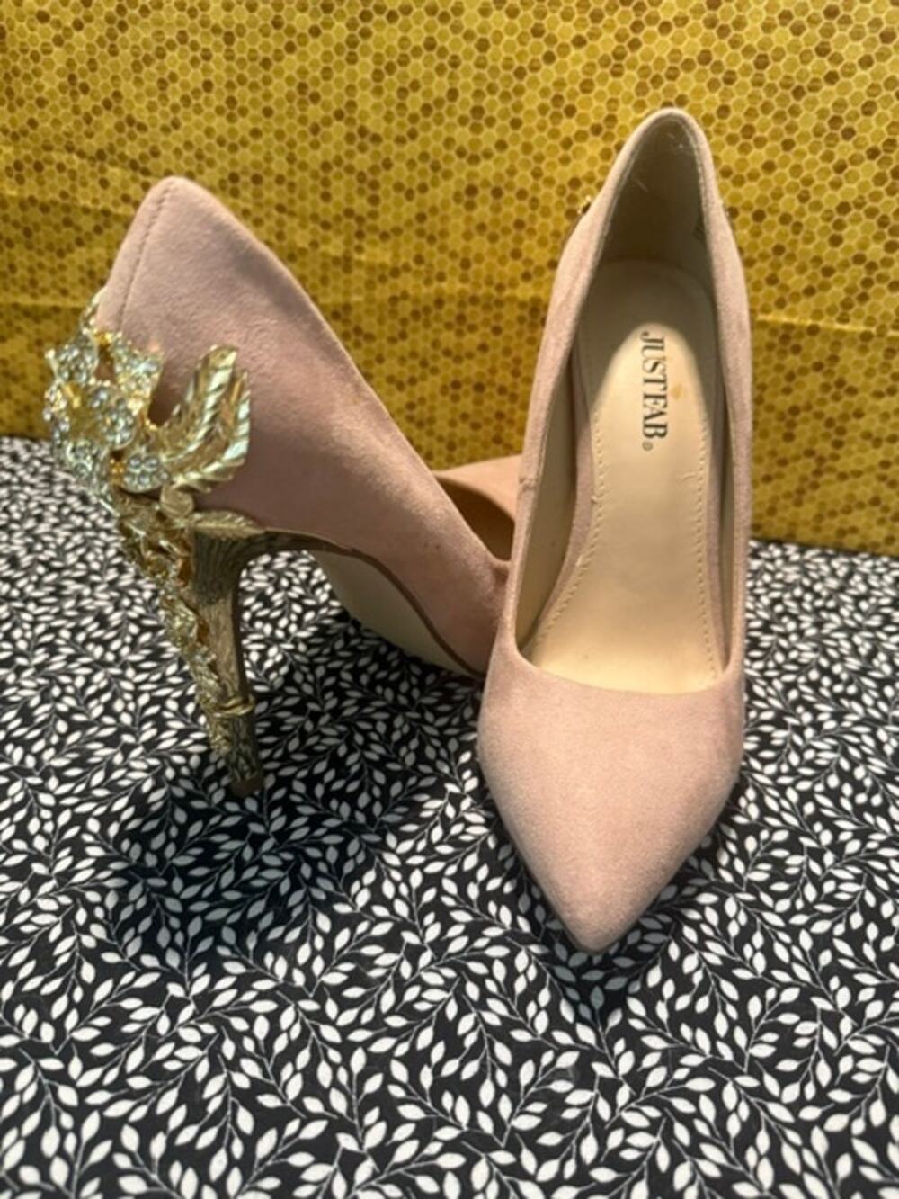 JUST FAB PINK PUMPS WITH GOLD EMBELLISHED HEELS ( USED ) SIZE 8.5